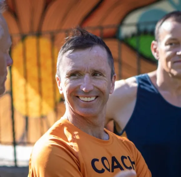 Rubin McRae i orange coachtröja